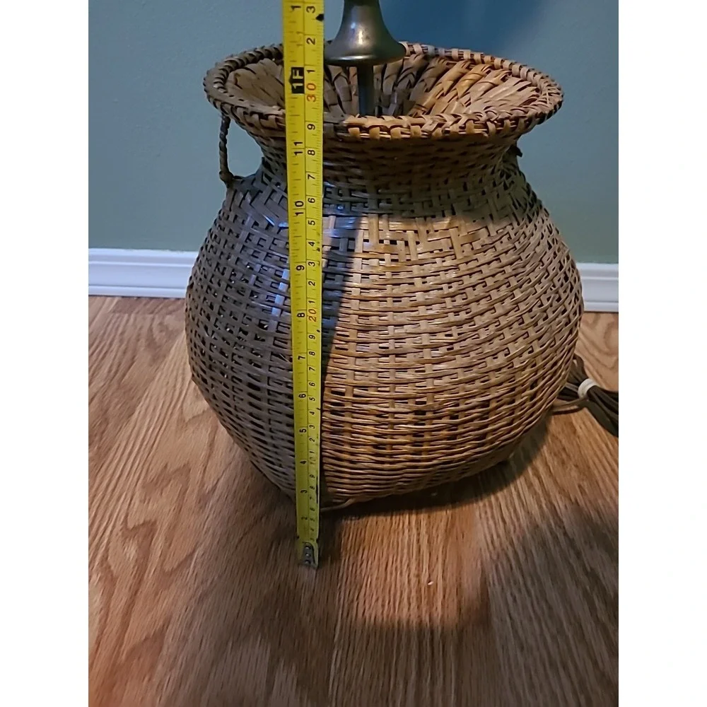 Mid Century Modern Vintage‎ Basket Weave Rattan Lamp Works Read Description